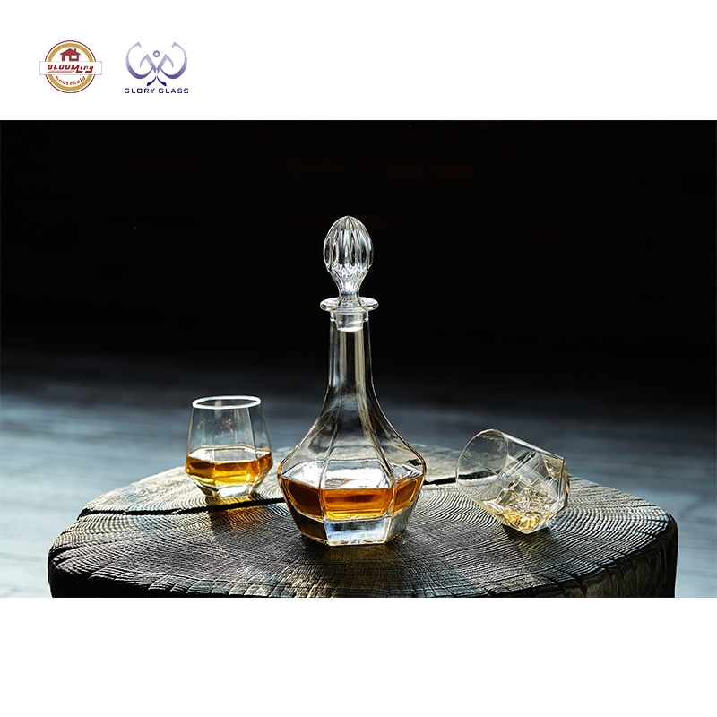 Whisky liquor decanter