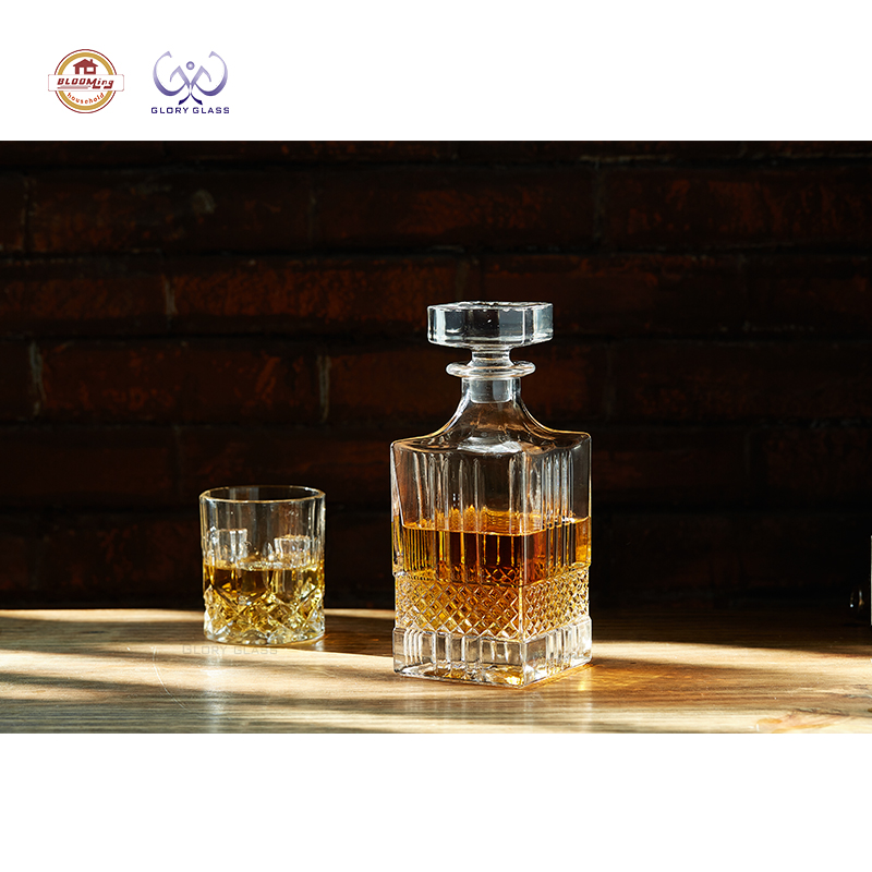 Whisky liquor decanter