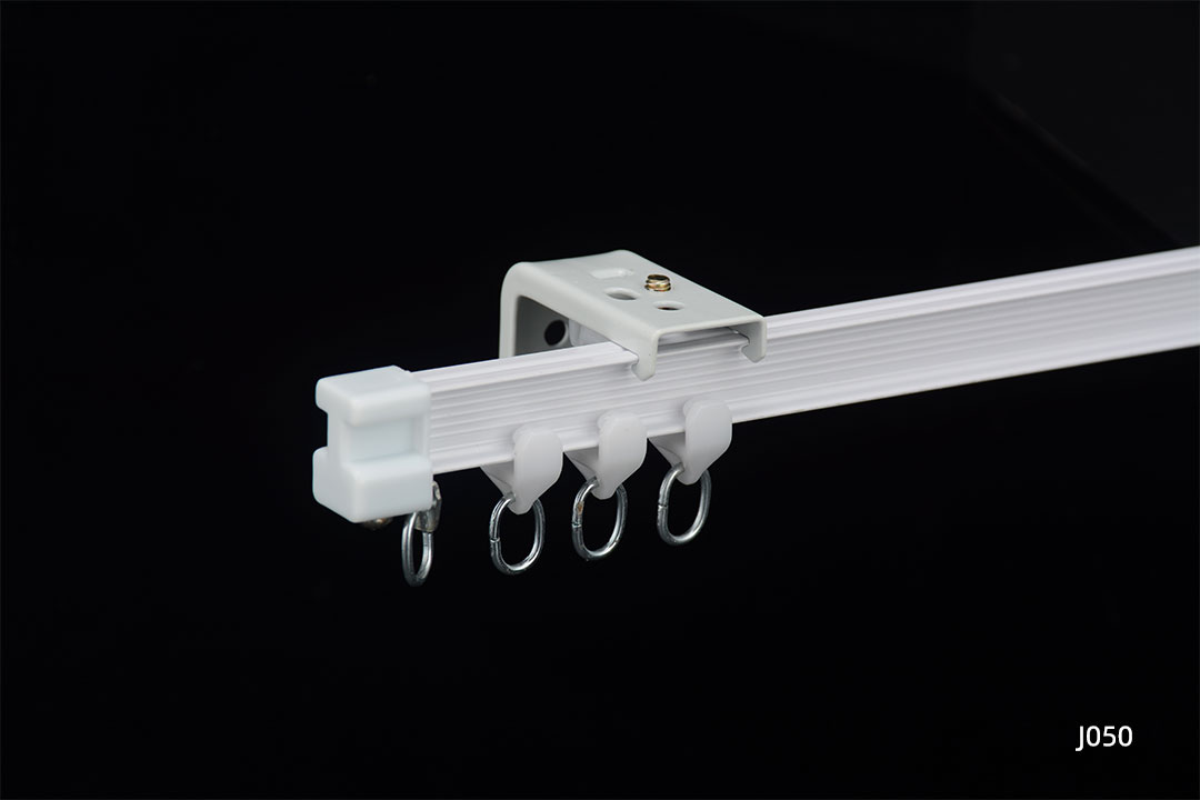Aluminum curtain track