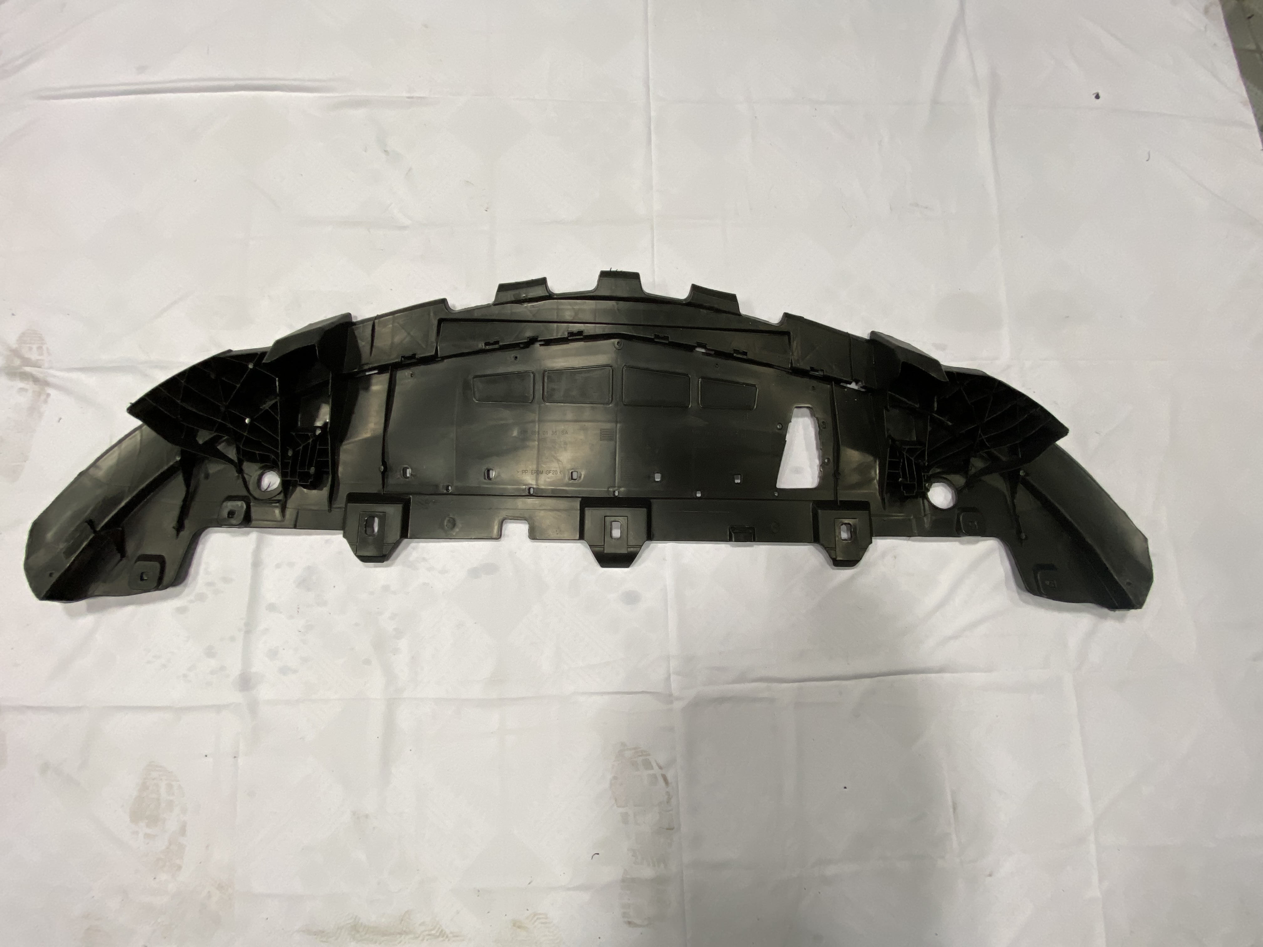 Merceder Benz,W176,1768850136, Front bumper under the cover