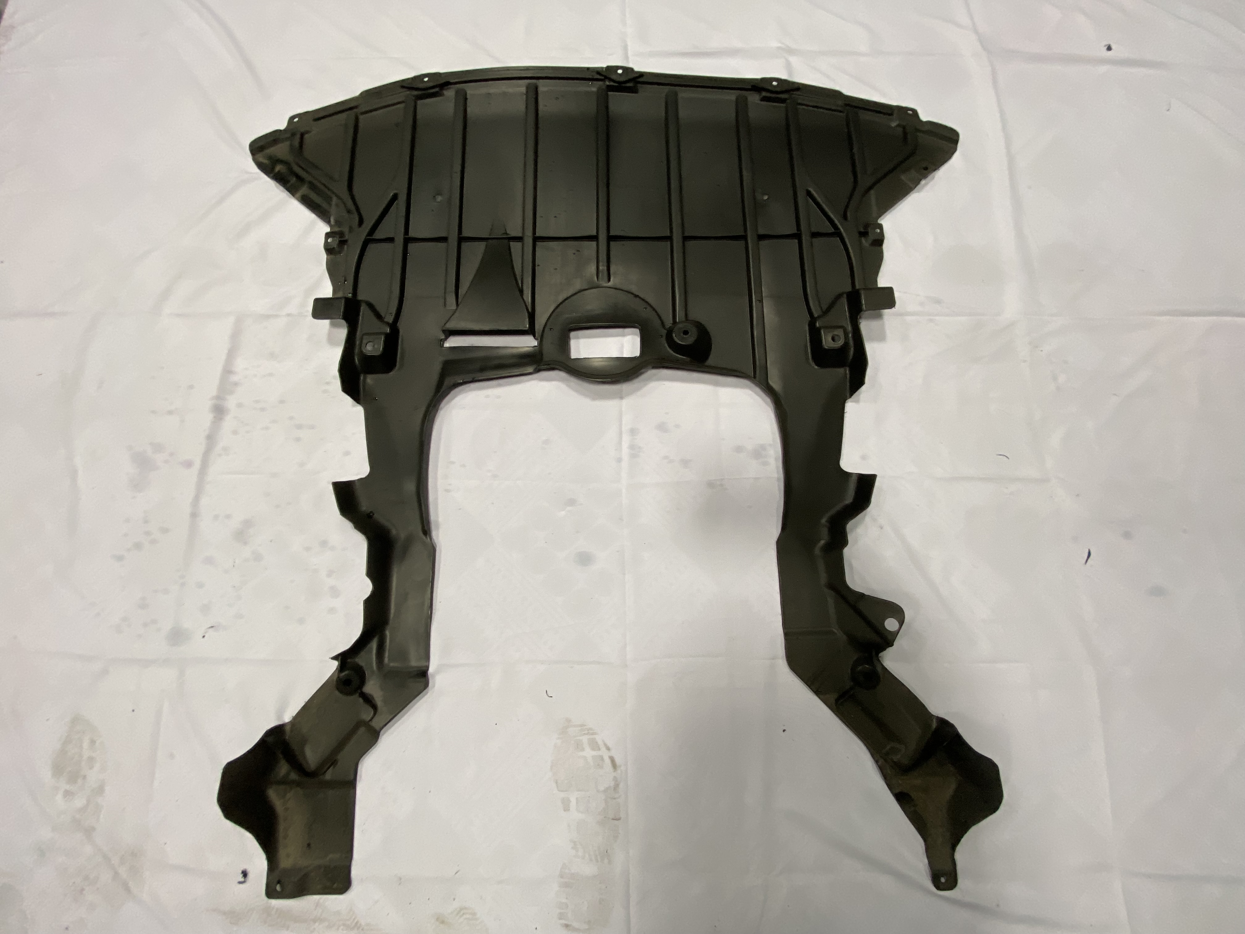 BMW X1 Front bumper under the cover 51752990575