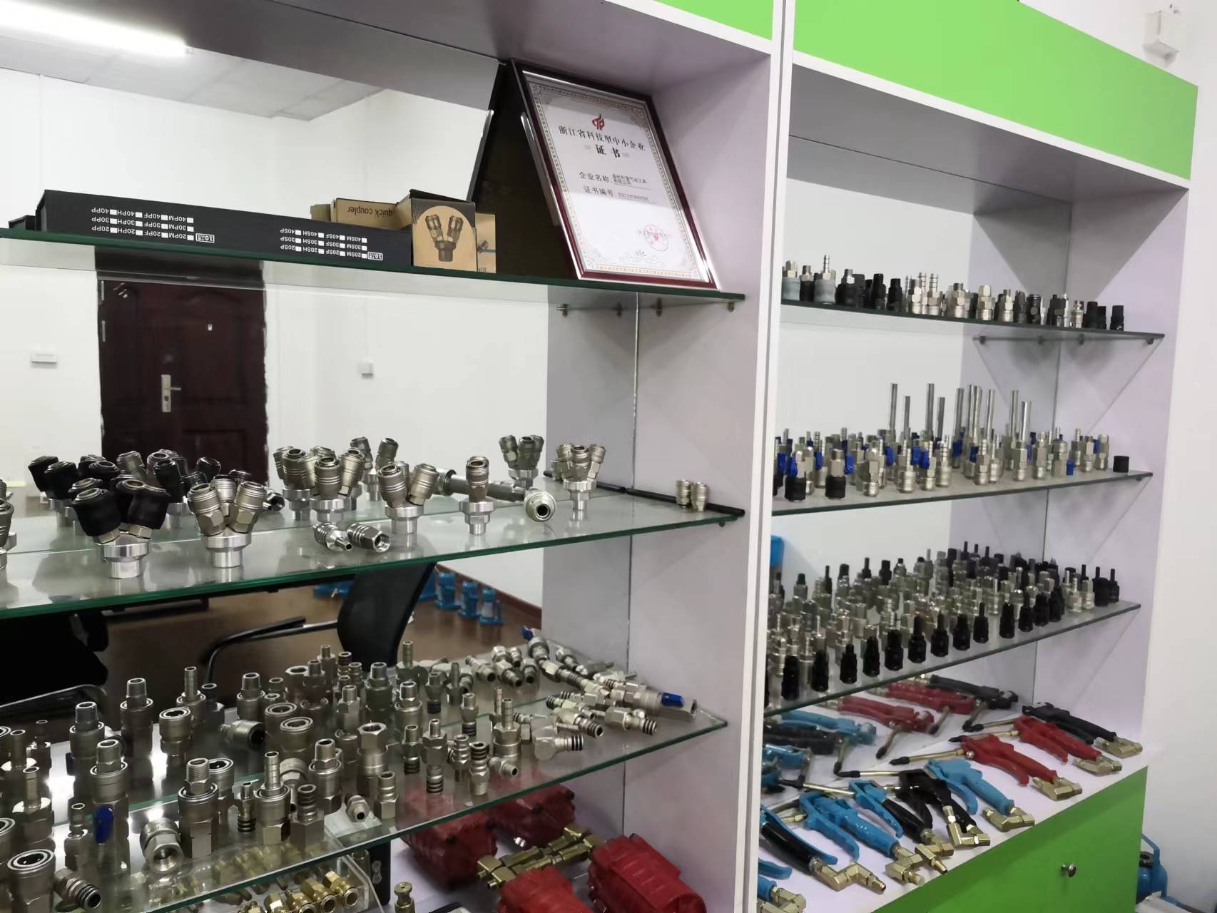 Hunan Tianxia Xintong Supply Chain Management Co., Ltd. – Knife 1