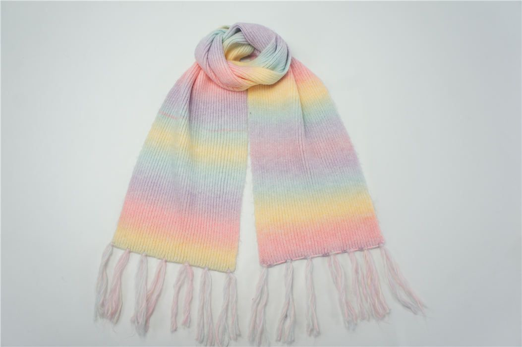 58%acrylic 29%recycled polyester 9%nylon 4%wool knitted scarf