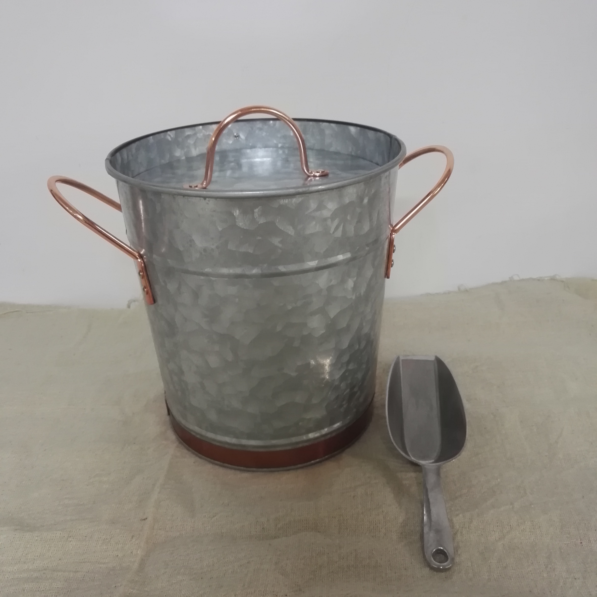Ice bucket