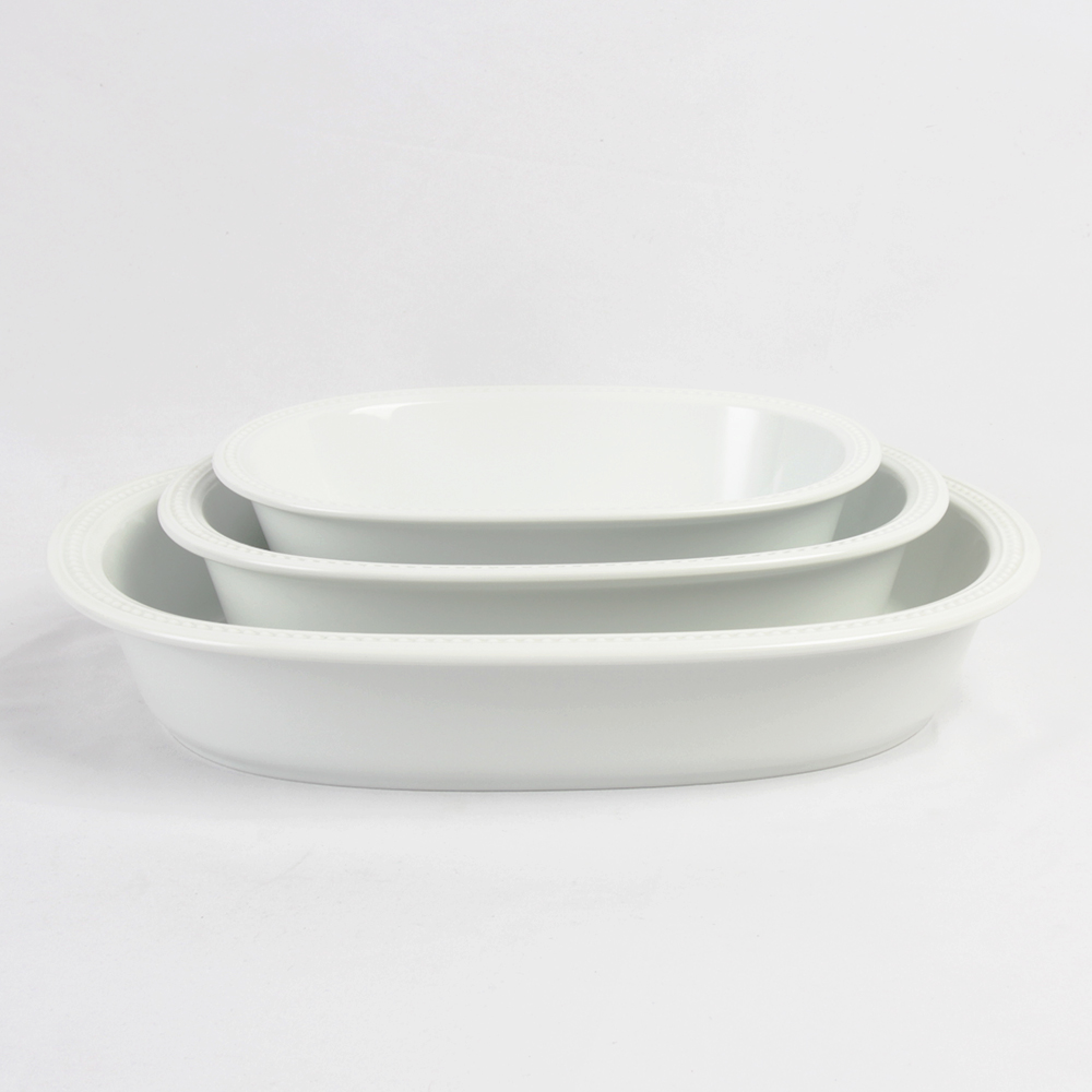 S/3 Oval baker with beaded pattern