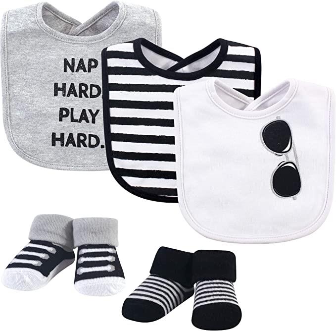 Neutral baby cotton bib and sock set
