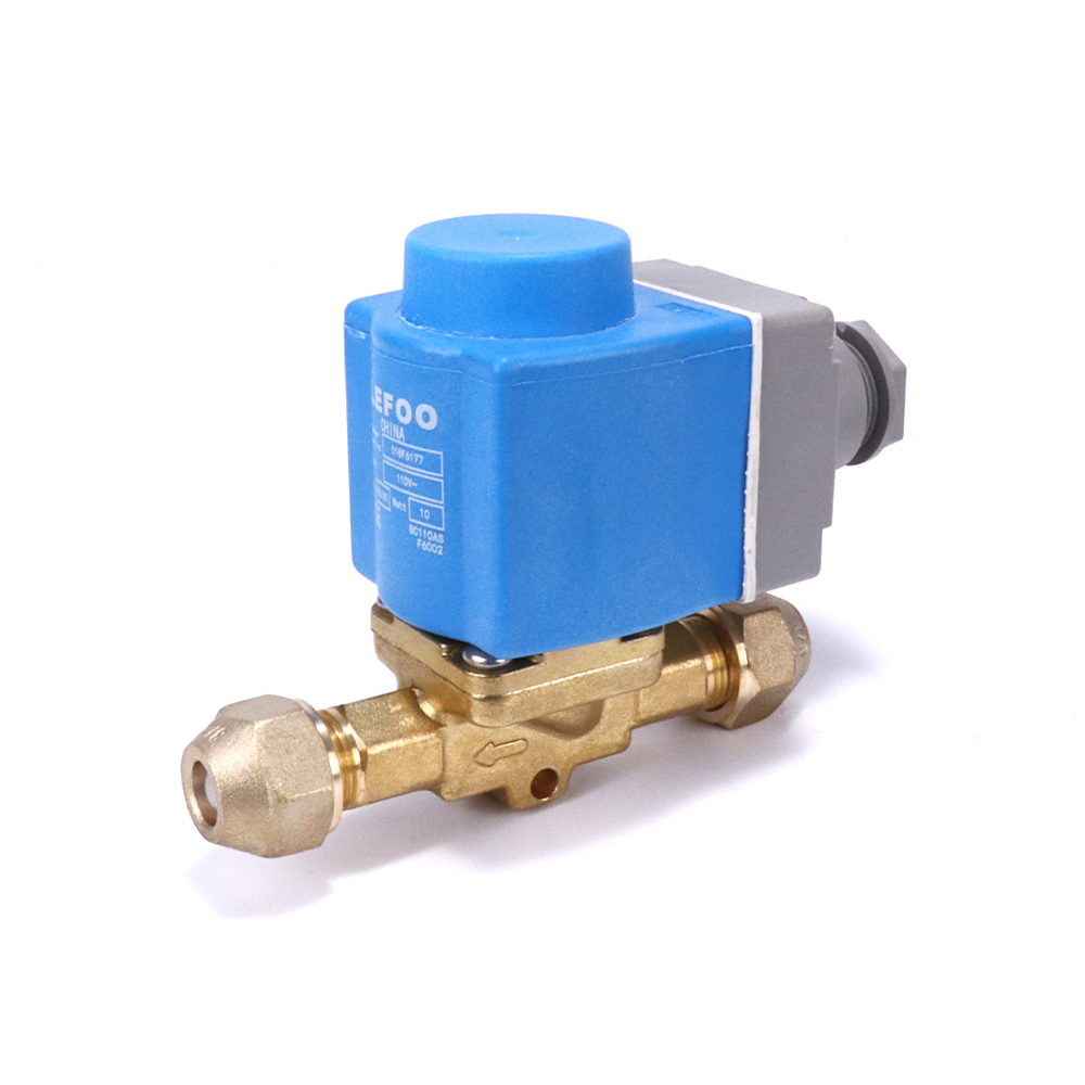 Two position two way compact direct acting refrigerant solenoid valve for gas liquid