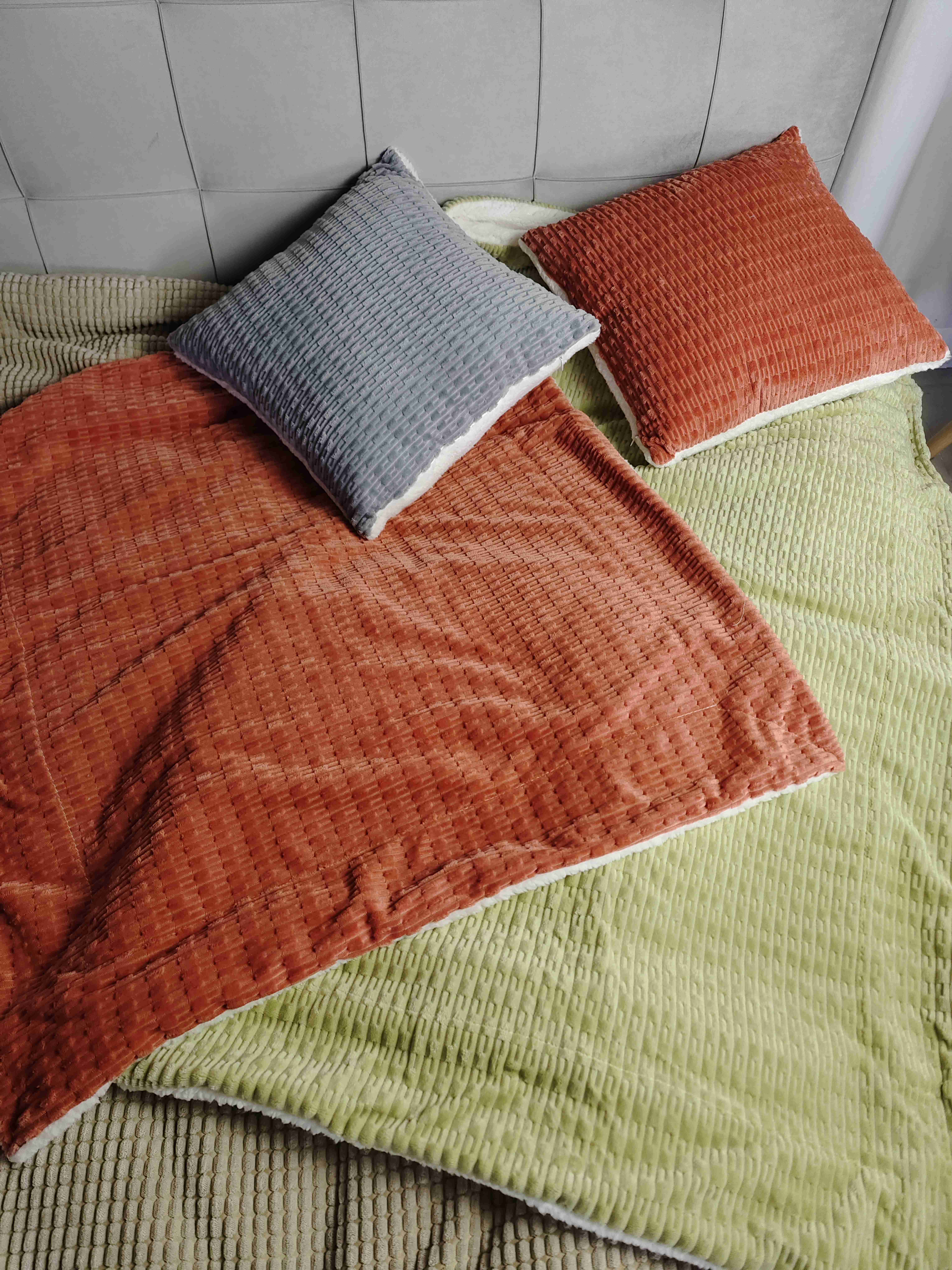 Jacquard flannel blanket & cushion