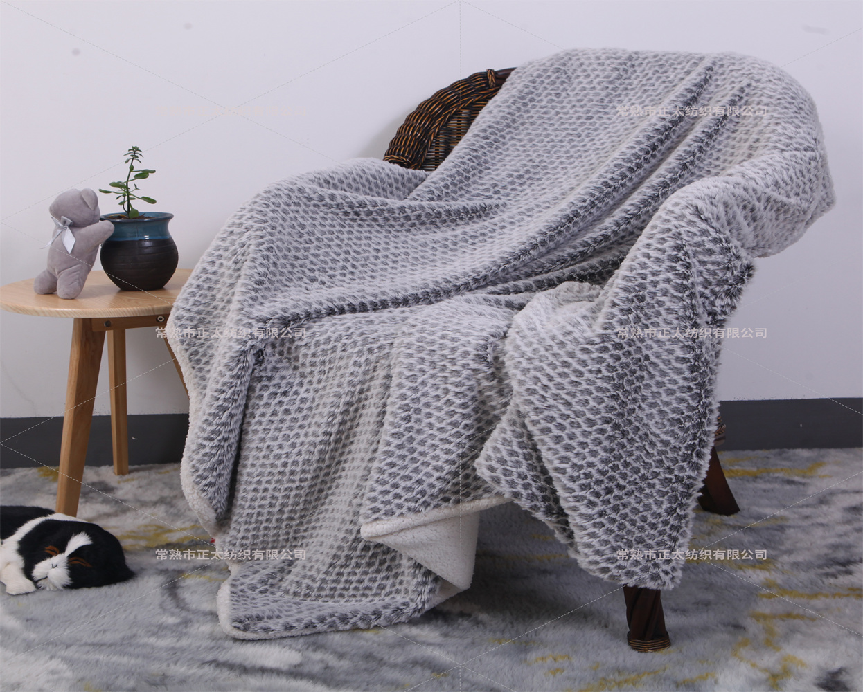 Back printed rabbit blanket