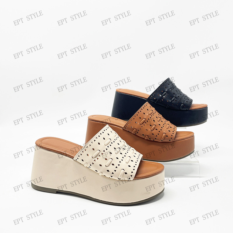 Lady Wedge Sandal