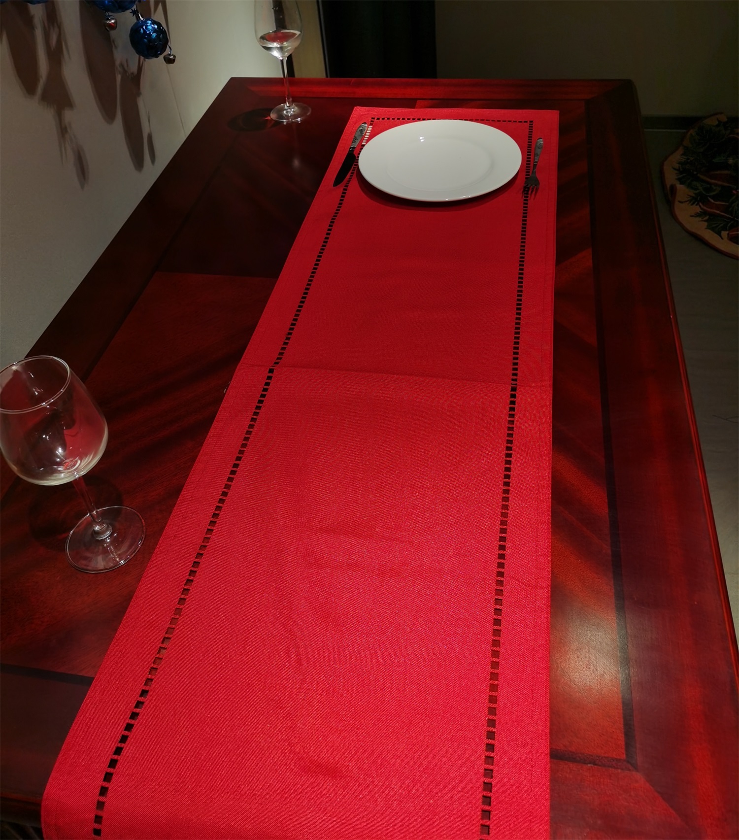 100%polyester Laser-Cut Table Runner