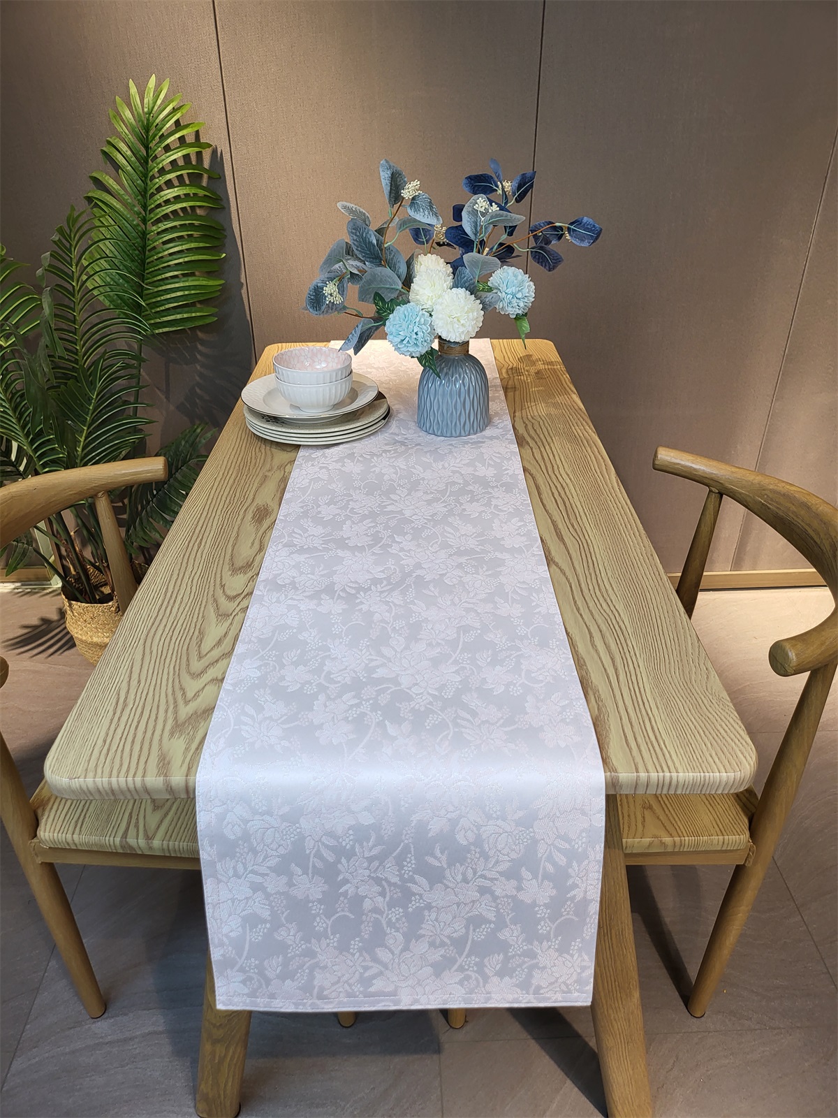 70%polyester And 30%bright Yarn Table Runner