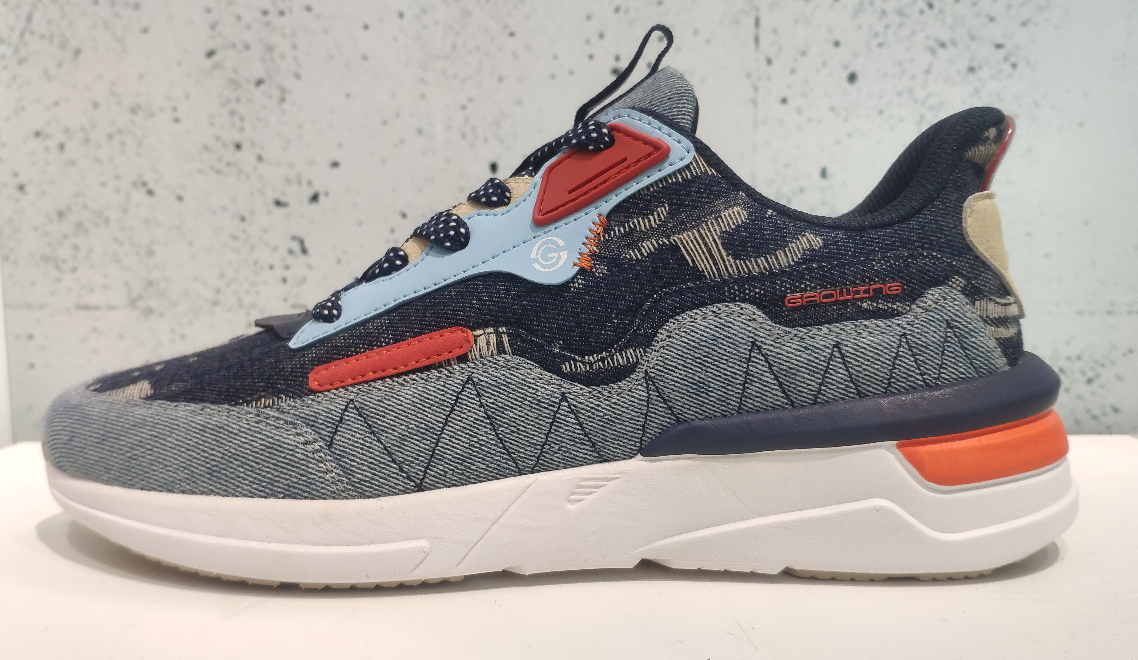 Sneaker