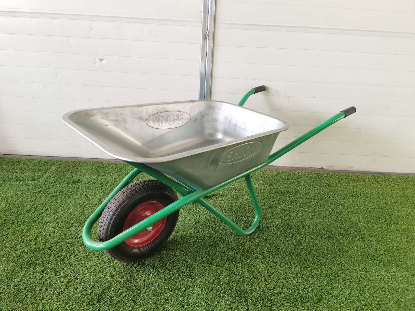 wheelbarrow6418