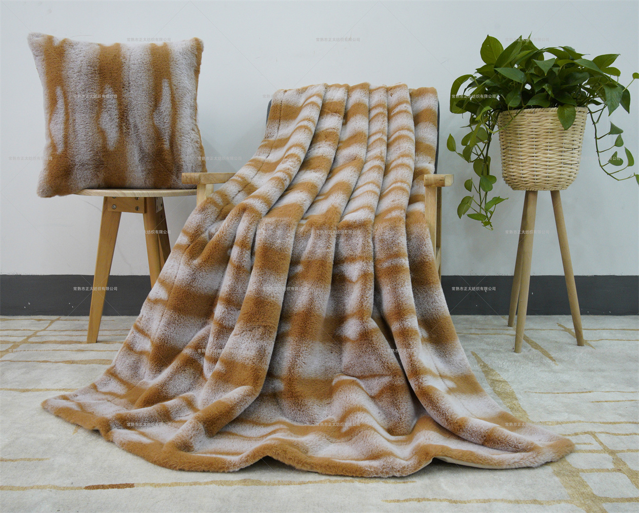 Engraved eyebrow pattern blanket