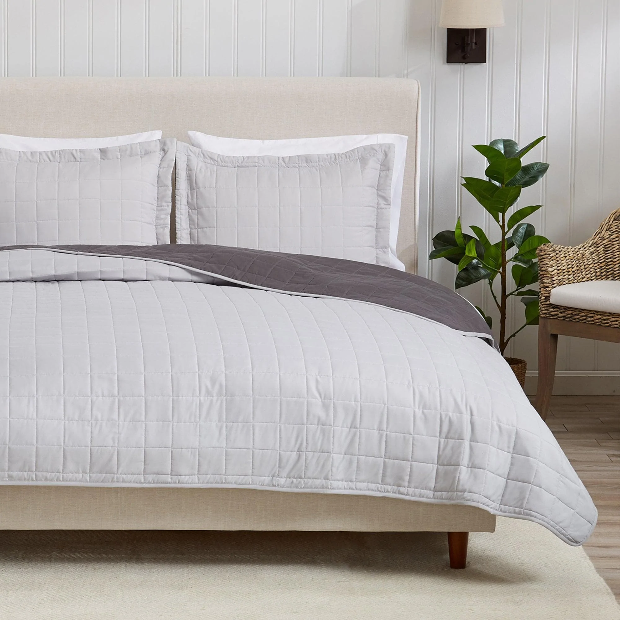 100% polyester embroidered quilt