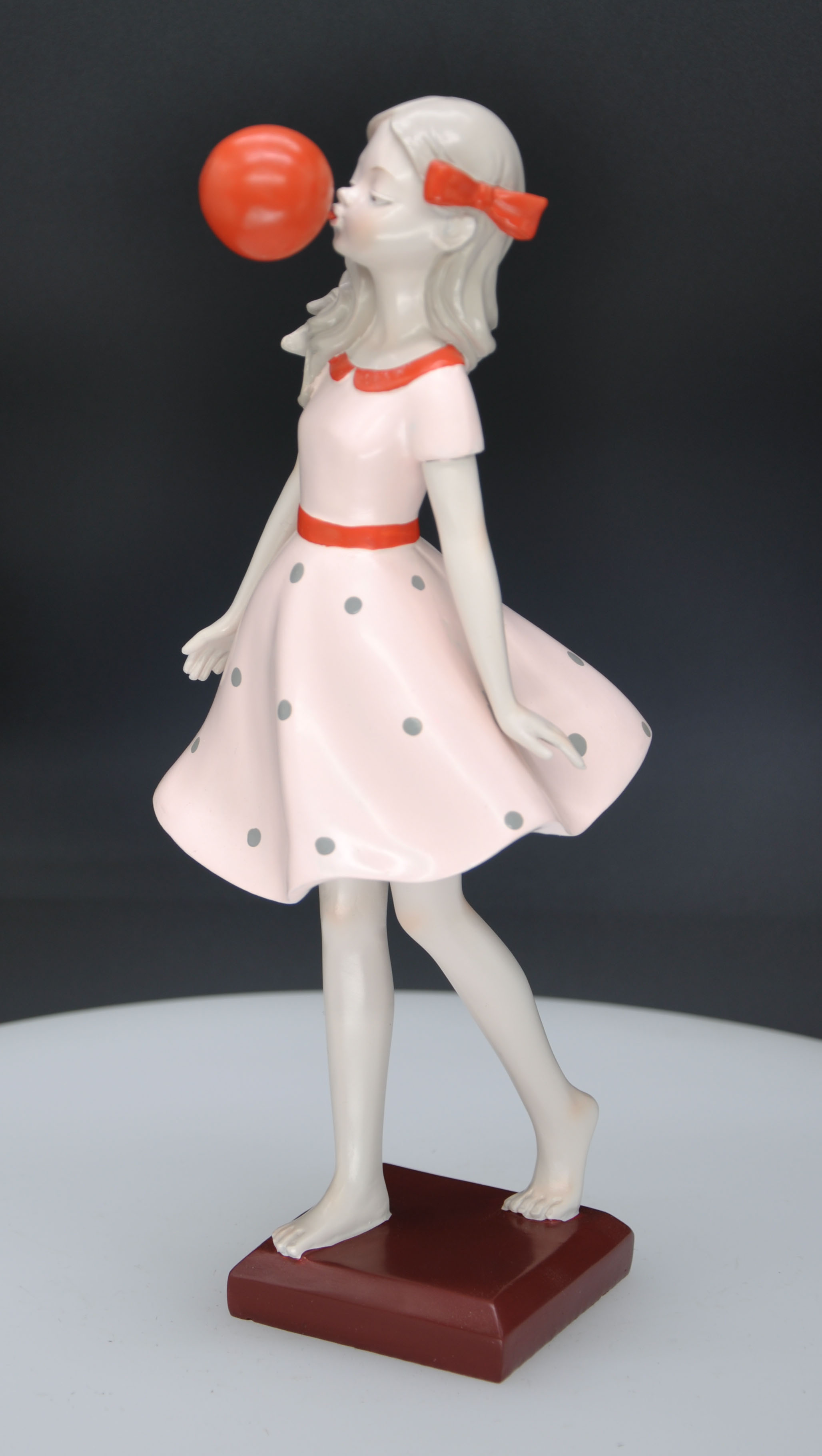 Polyresin figurine for home decoration