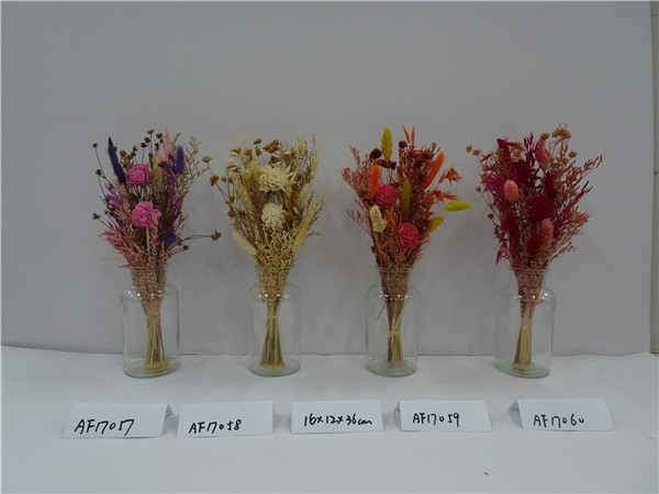 Middle Dired Flowers Arrangement In Glass Vase