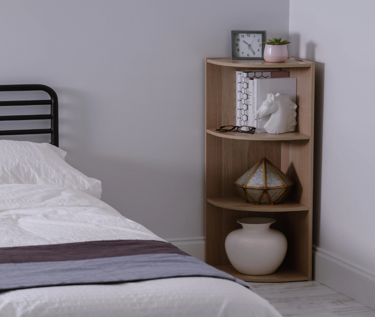 Wall hanging shelf / corner shelf
