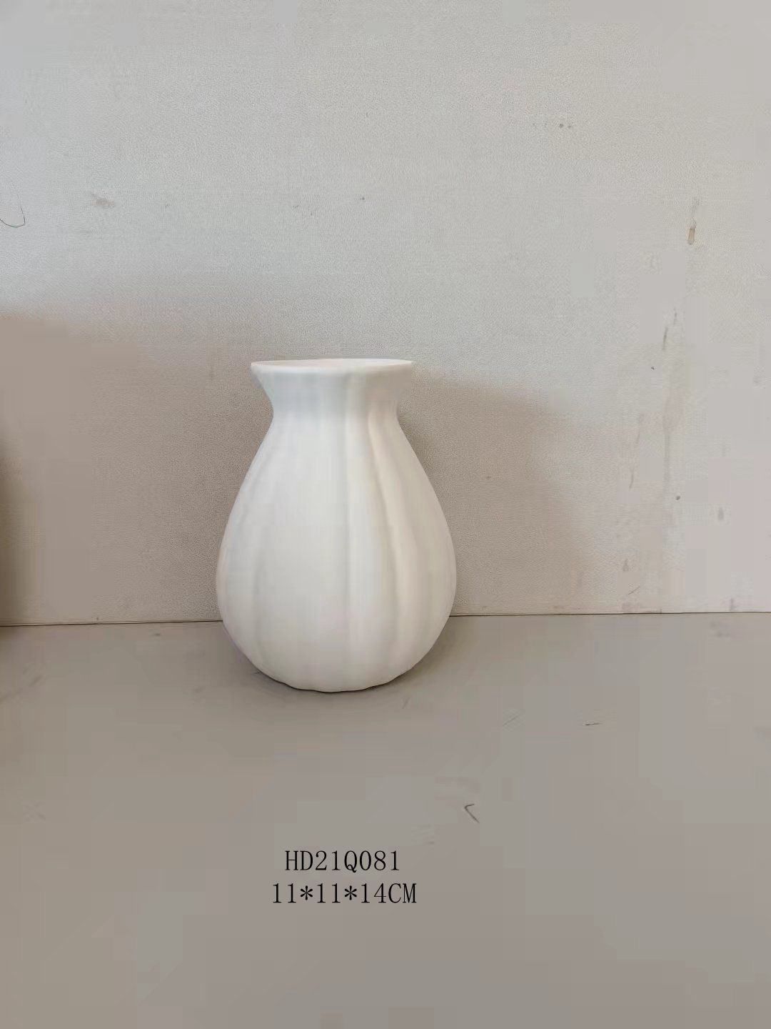 newest design line ceramic vase