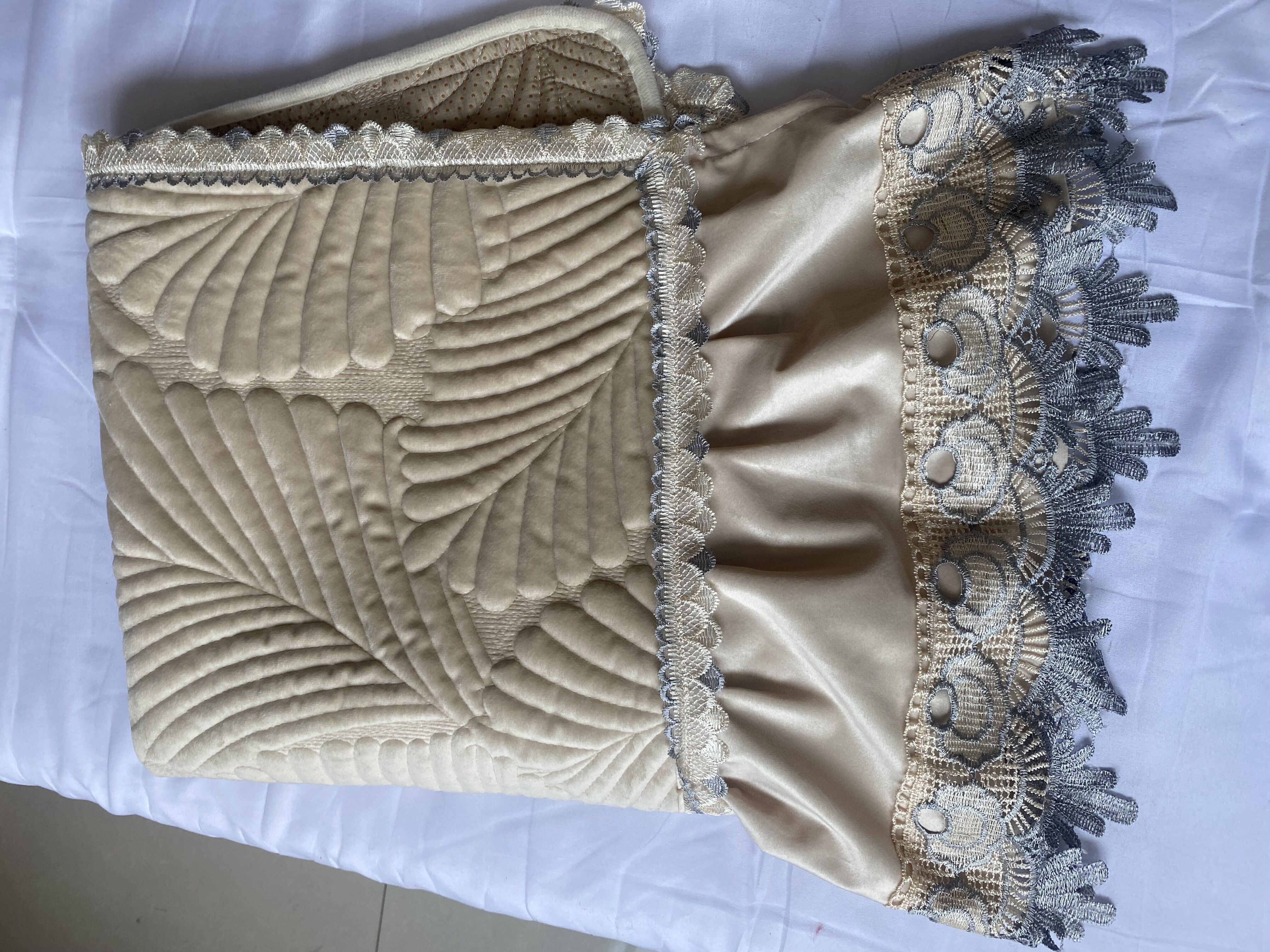 100% polyester Holland fur with ruffled lace edge Sofa Cover