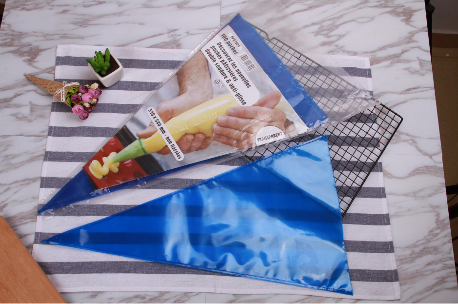 Disposable piping bag double sealing