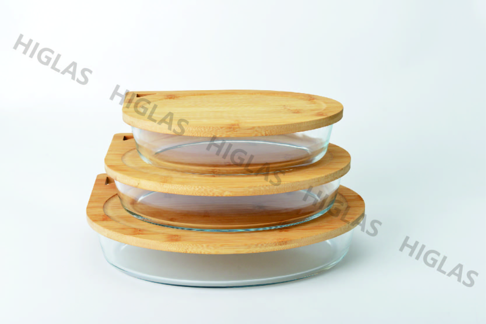 Oval baking dish with bamboo lid