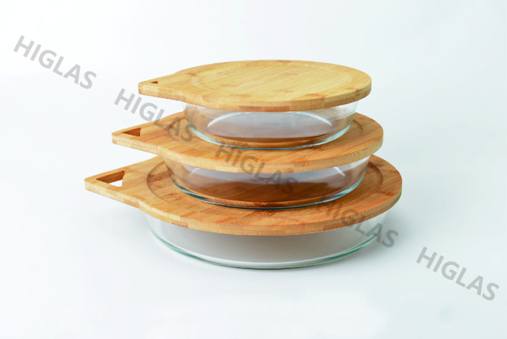 Round baking dish with bamboo lid