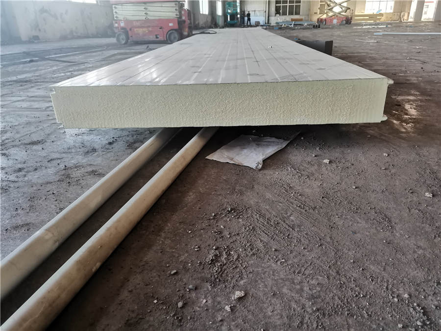 Polyurethane compostie panel