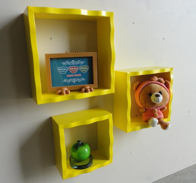 Wave-shaped Cube Shelf of Three