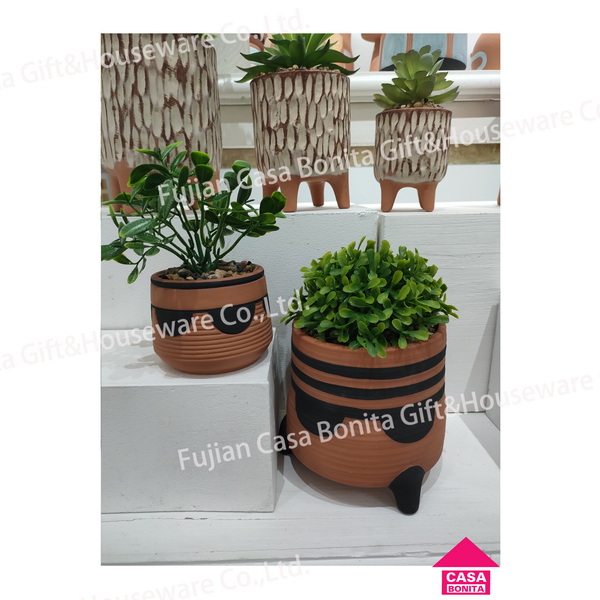 Stripe emulation plant pot