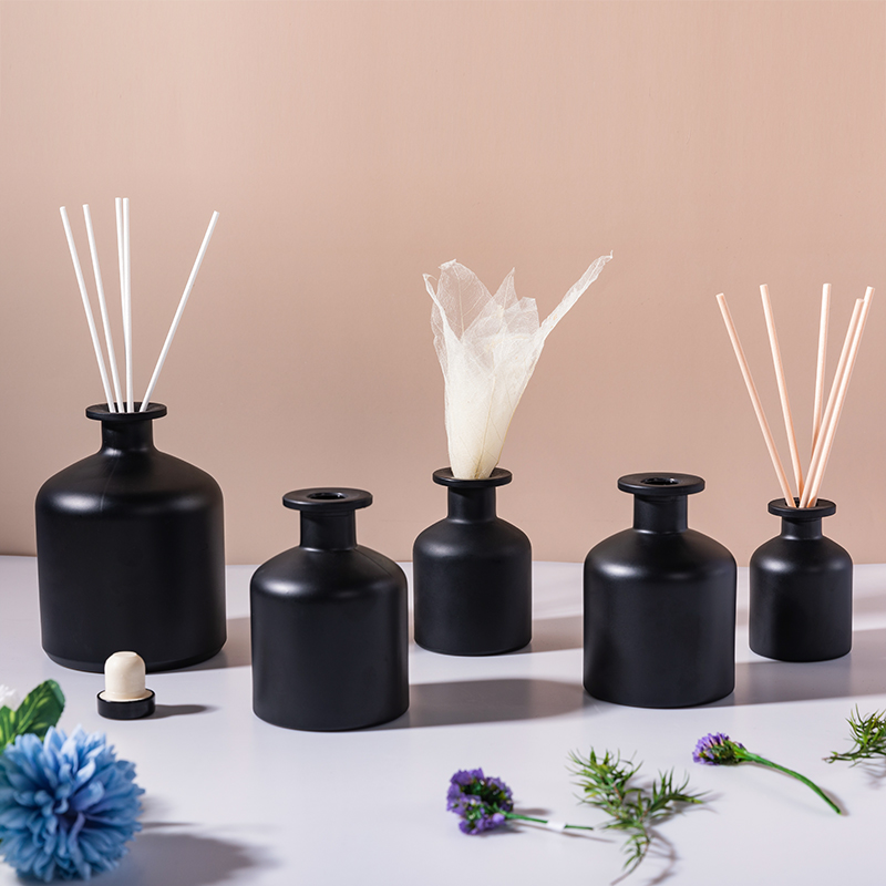 250ml matte black diffuser glass bottle with cork top