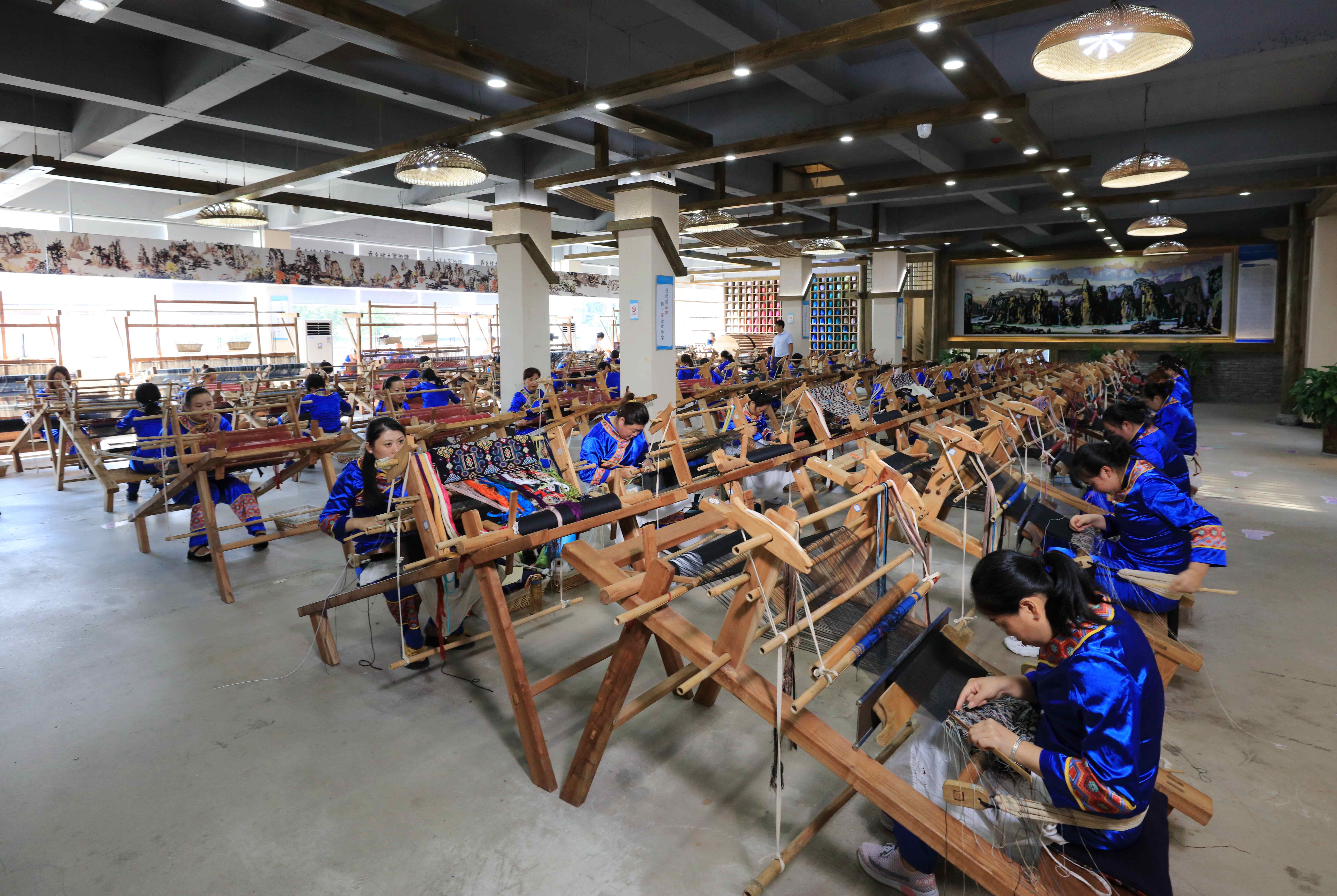 Zhangjiajie Guai Yao Mei Tujia Brocade Development Co., Ltd. – shawl 1