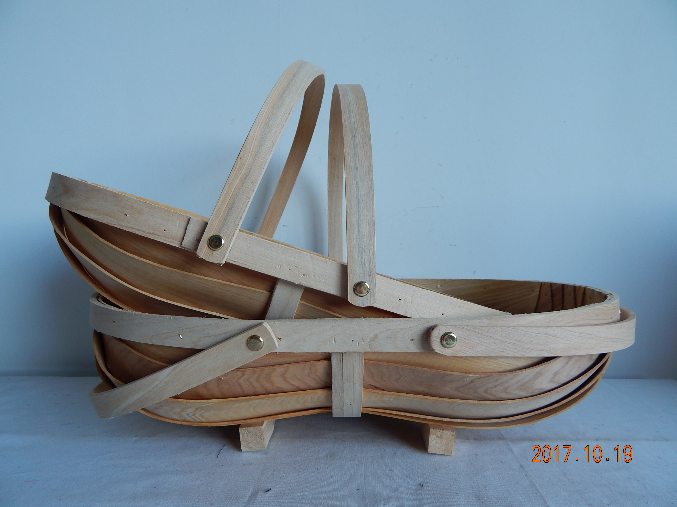 Woodchip storage basket