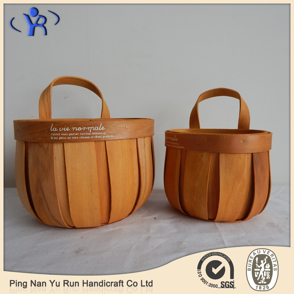 Woodchip wall hanging basket