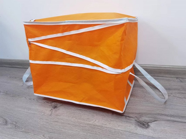 Clothing and bedding storage bag