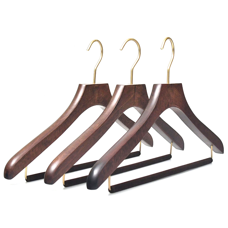 Supermarket bestseller hanger with non slip tooth china wooden clothes hanger suit hanger