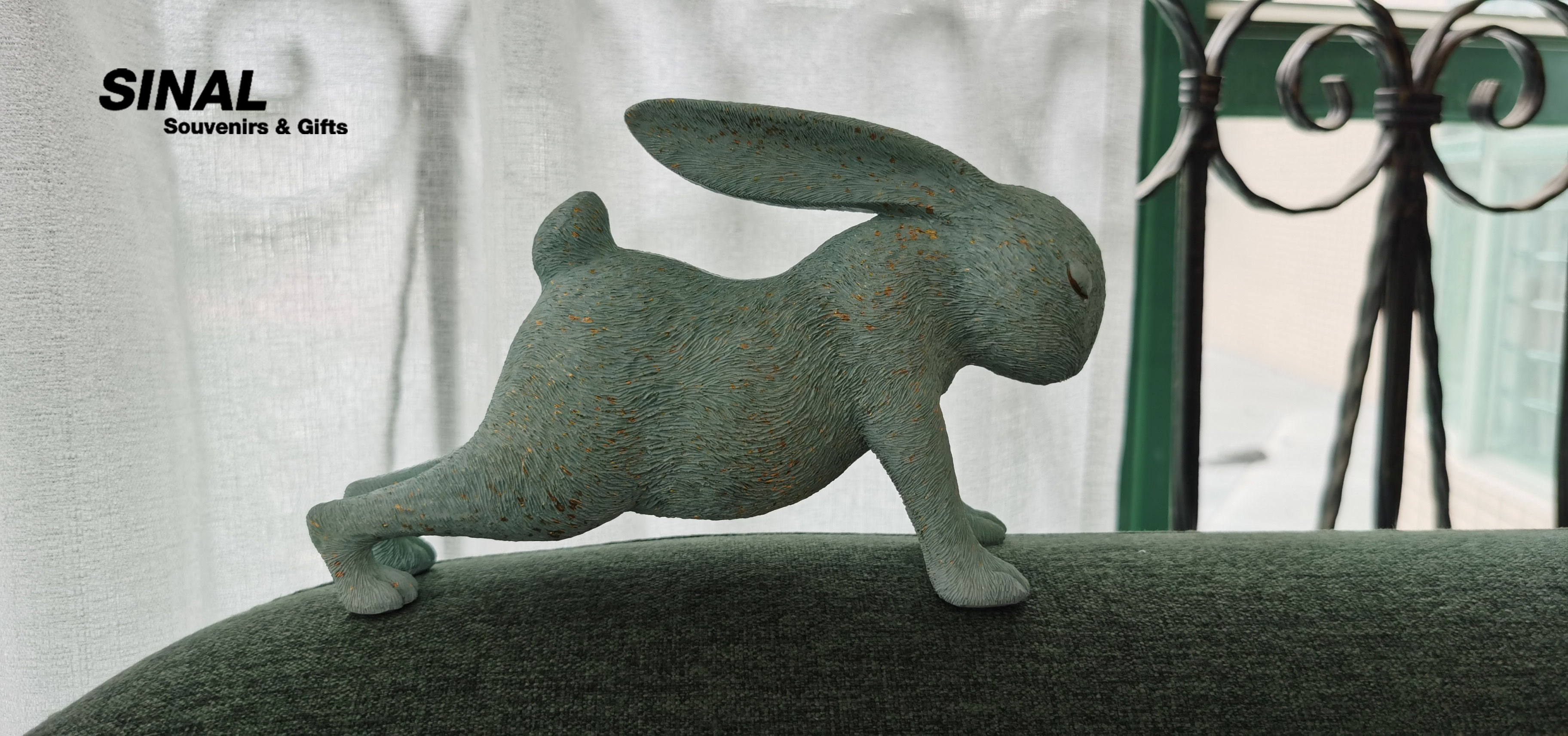 Fashion resin yoga bunny home décor and office décor
