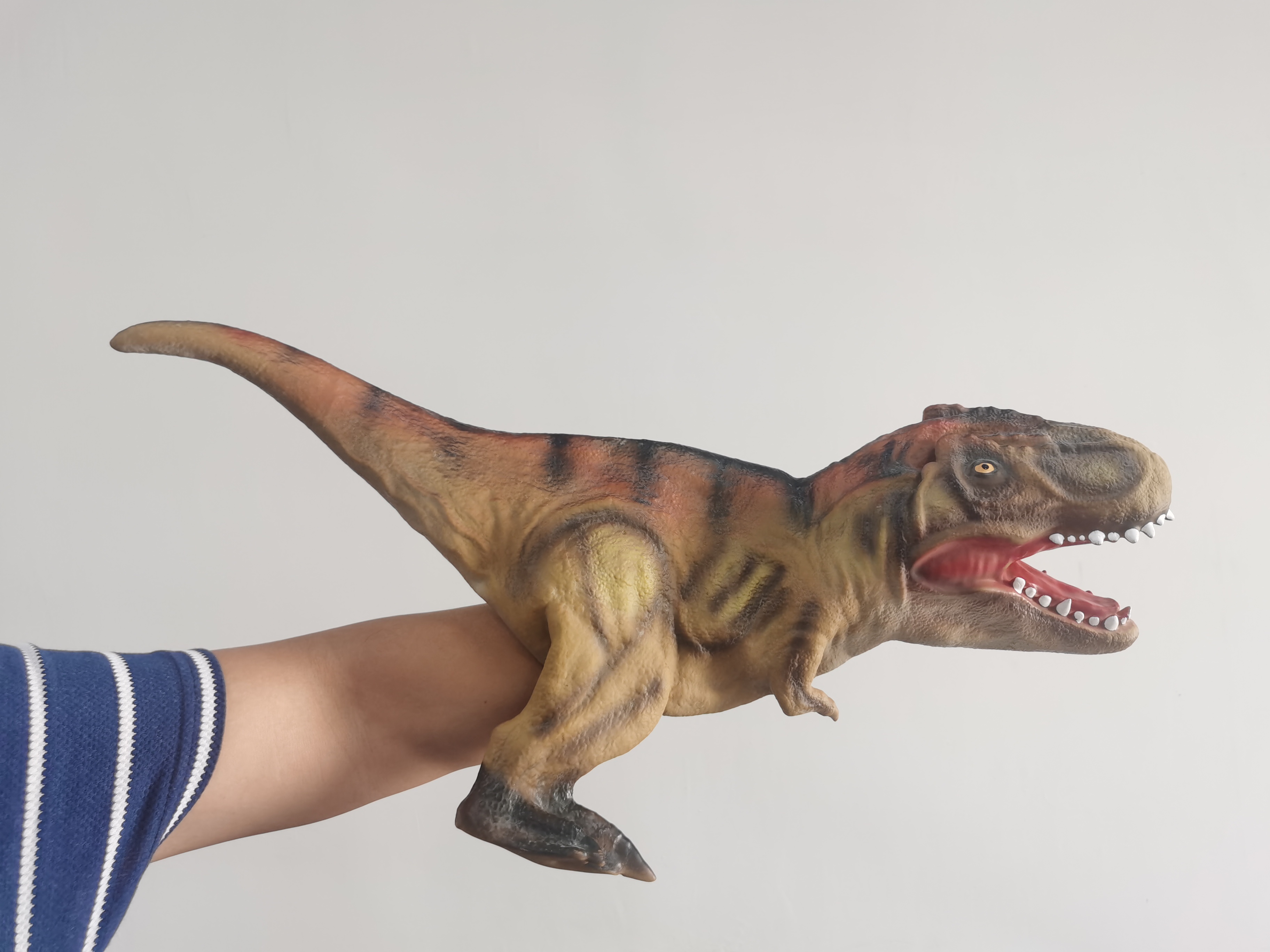 hand dinosaurs puppet