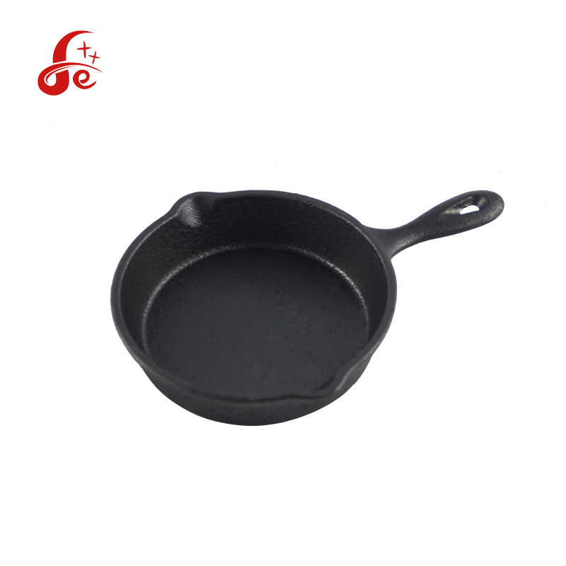 Cast iron frying pan