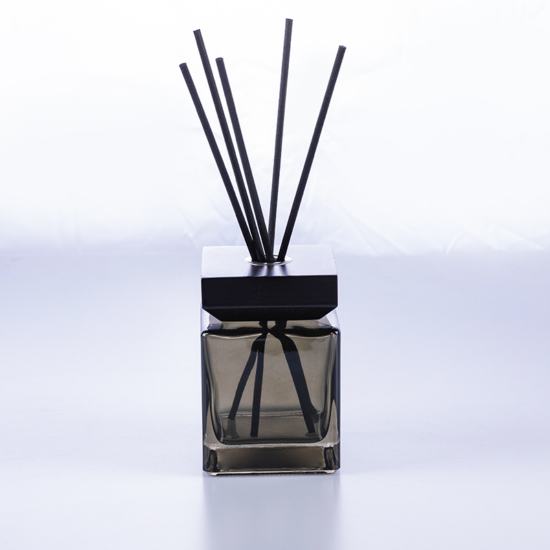250ml black diffuser glass bottle with screw top