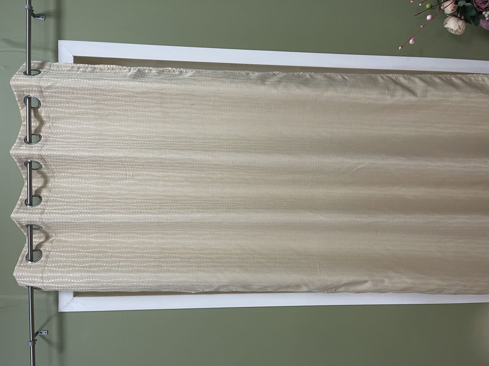 Dot curtain