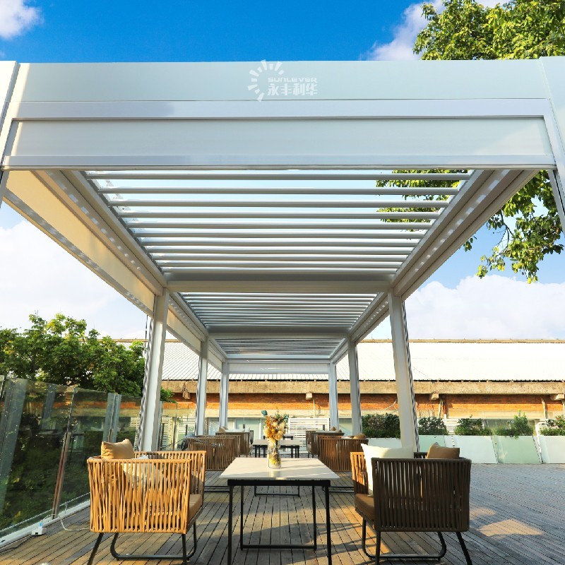 Aluminium Louvered Pergola E220 Luna