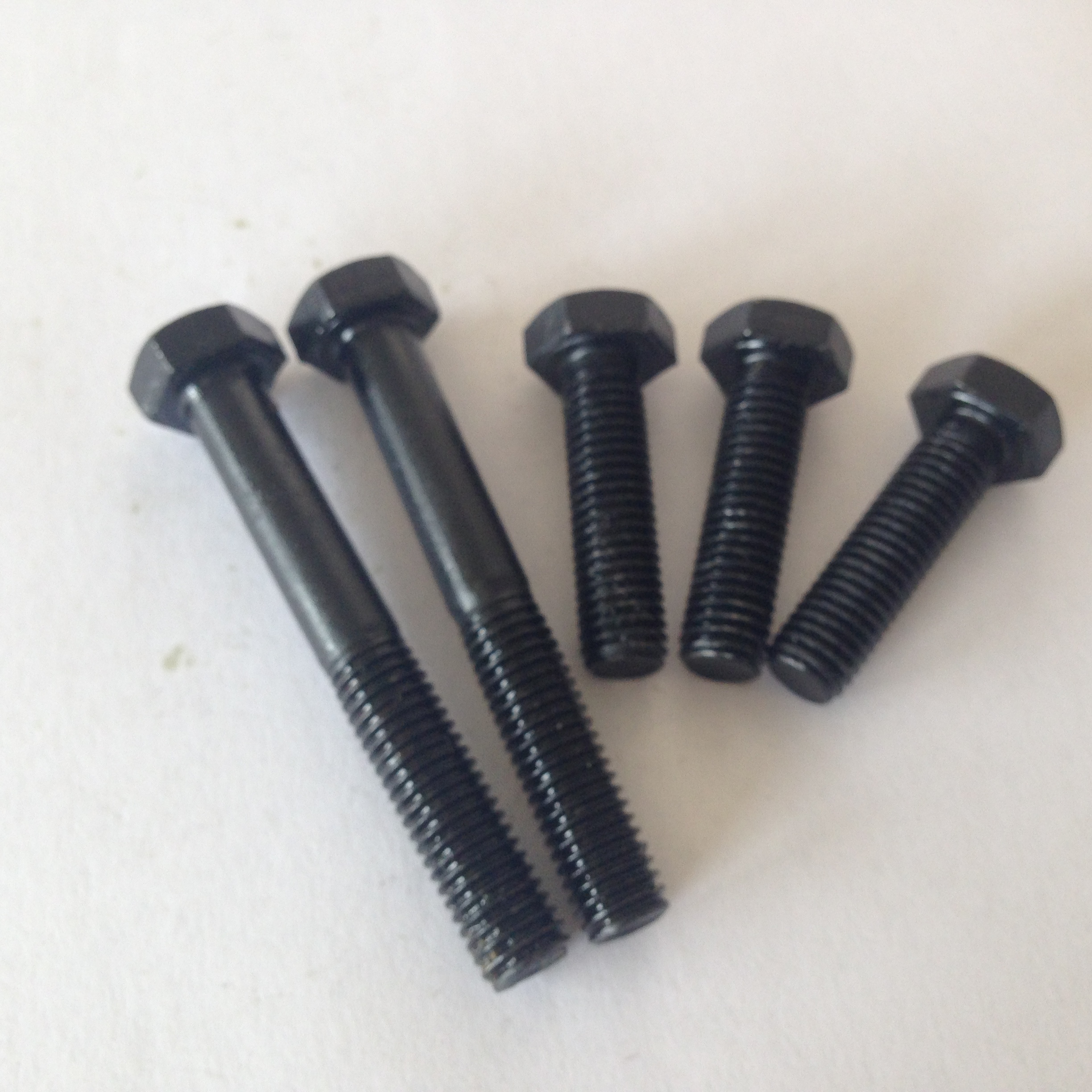 Carbon steel Grade8.8 high tensile black finished hex bolt ,DIN931，DIN933,DIN960,DIN961,BS,UNC