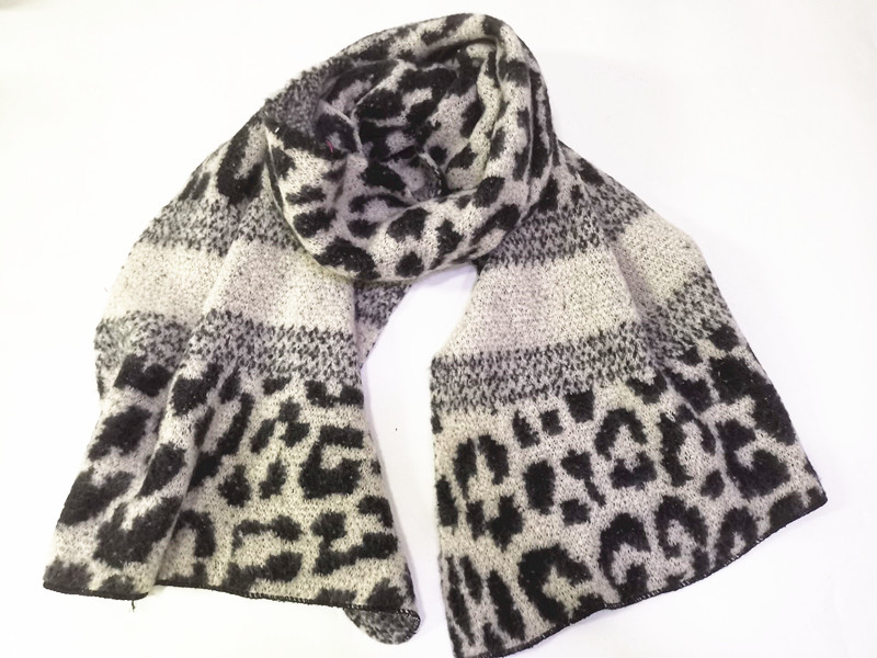 Knitted scarf