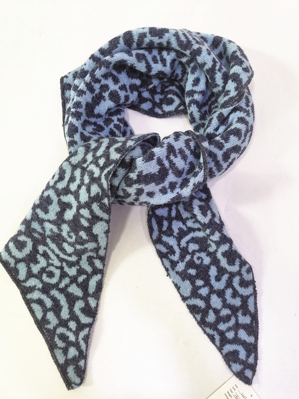 knitted scarf