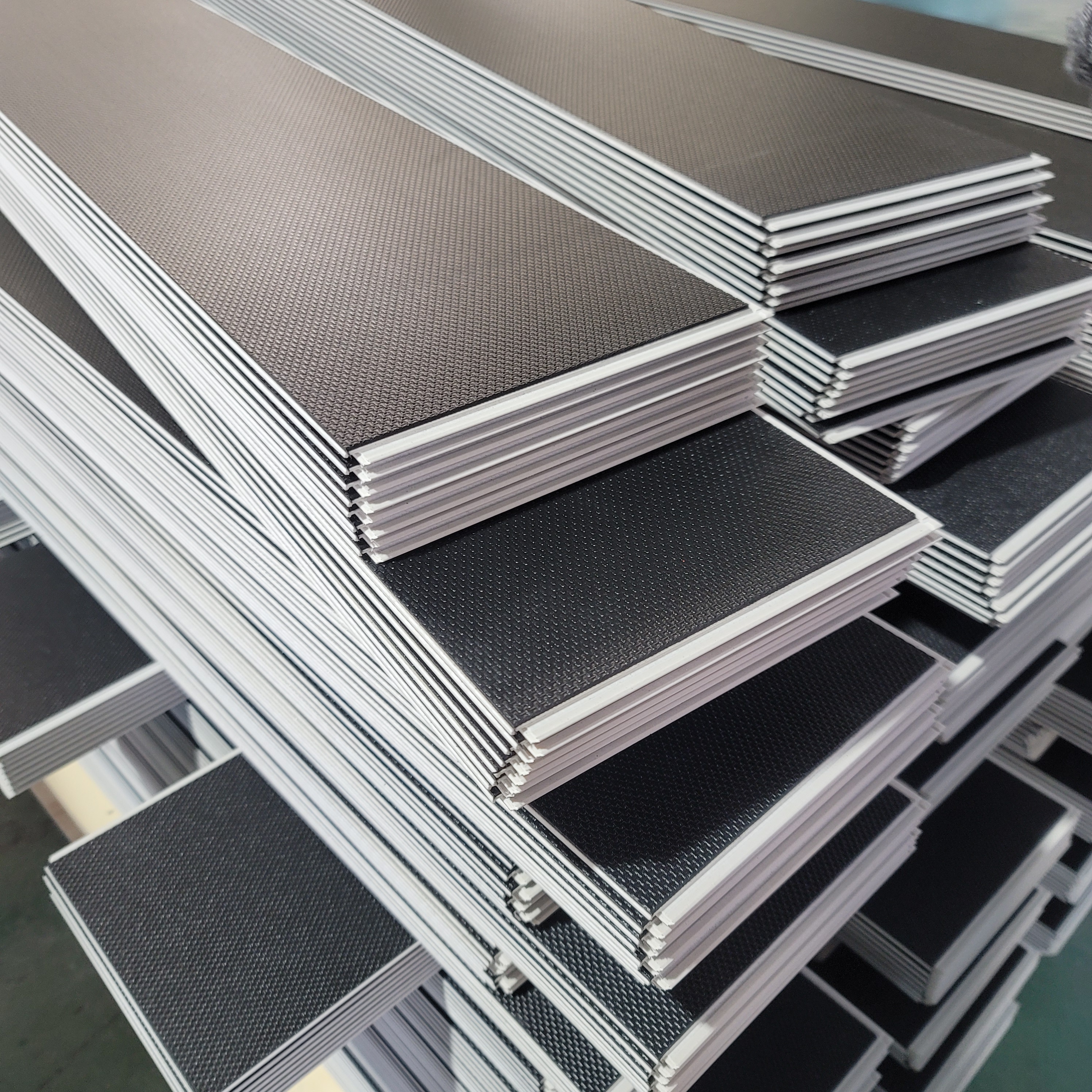 New Decor Waterproof Luxury Vinyl Tiles Plastic PVC Plank SPC Flooring