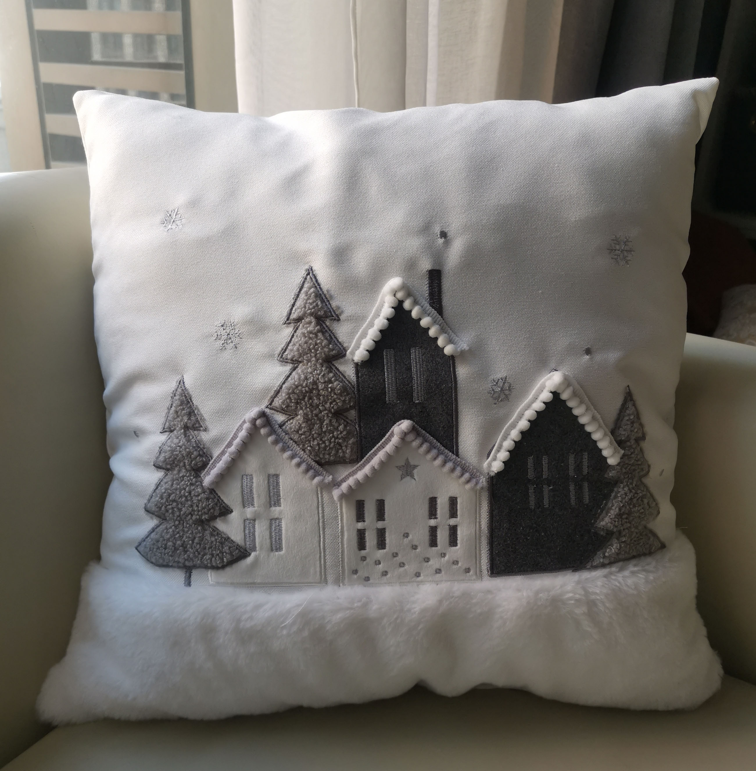 Embroidery cushion/cushion cover