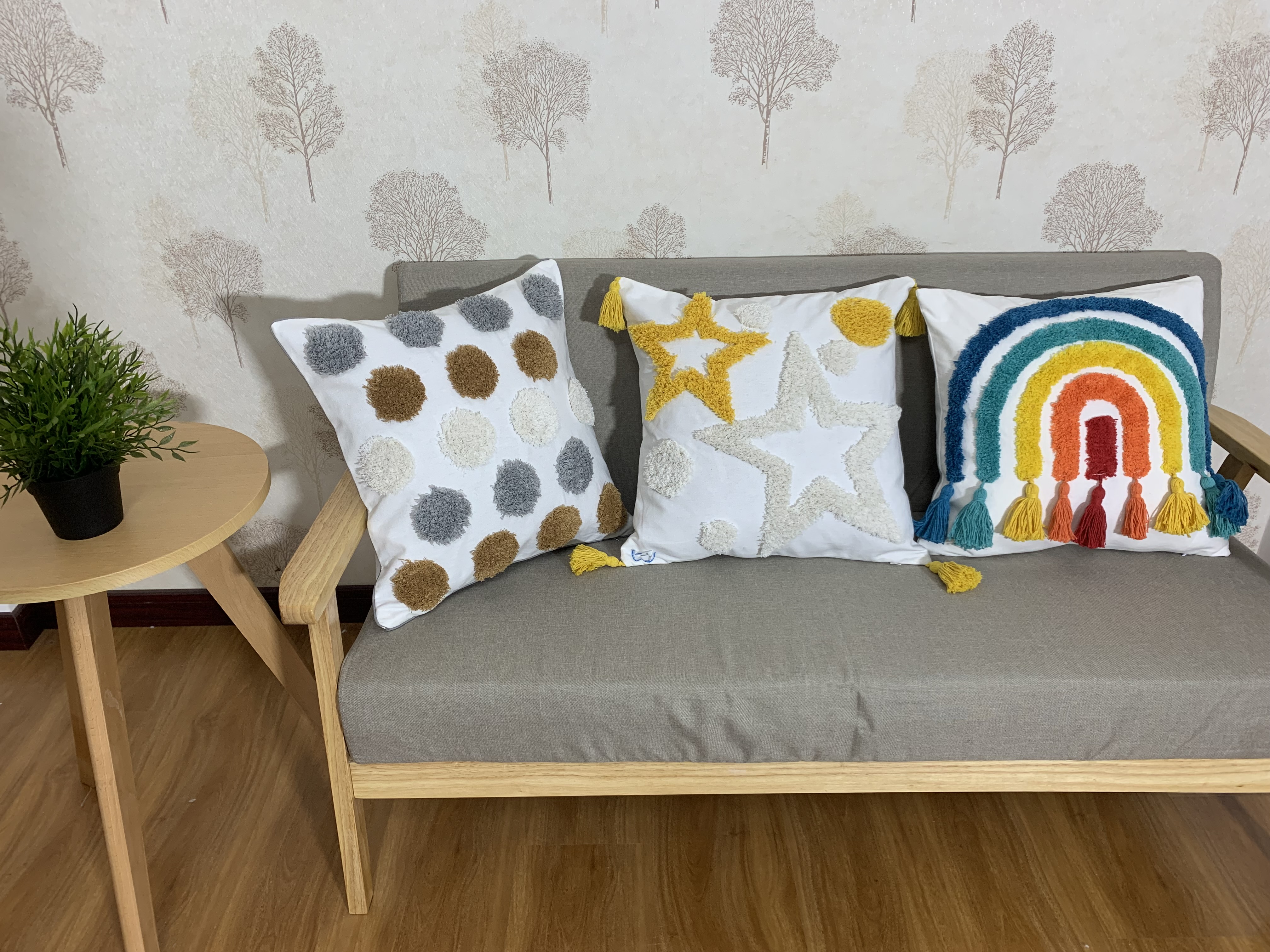 Embroidery Cushion, 刺繍クッション