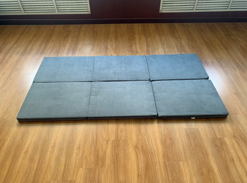 Foldable rug